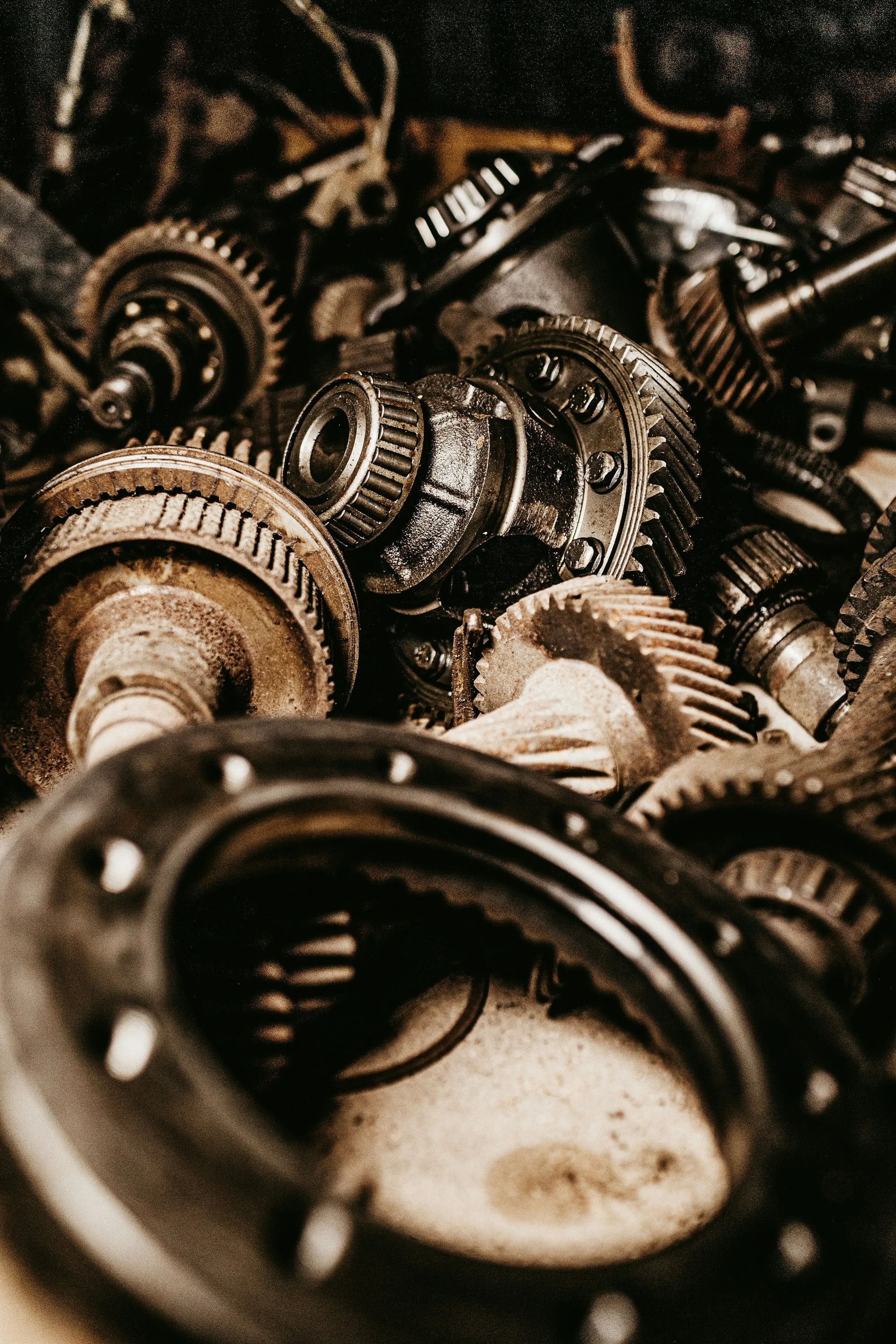 Cutaway of a transmission showing gears and clutch packs